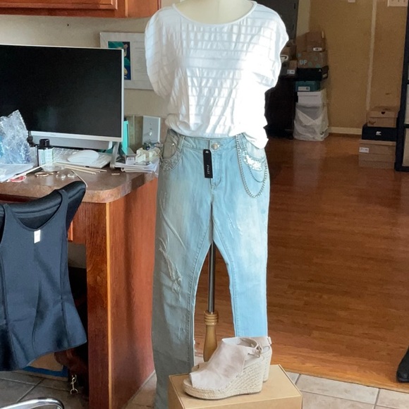 King Ranch Shop STYLE New York Paris Embellished Jeans Size 4, NWT - Picture 2 of 16